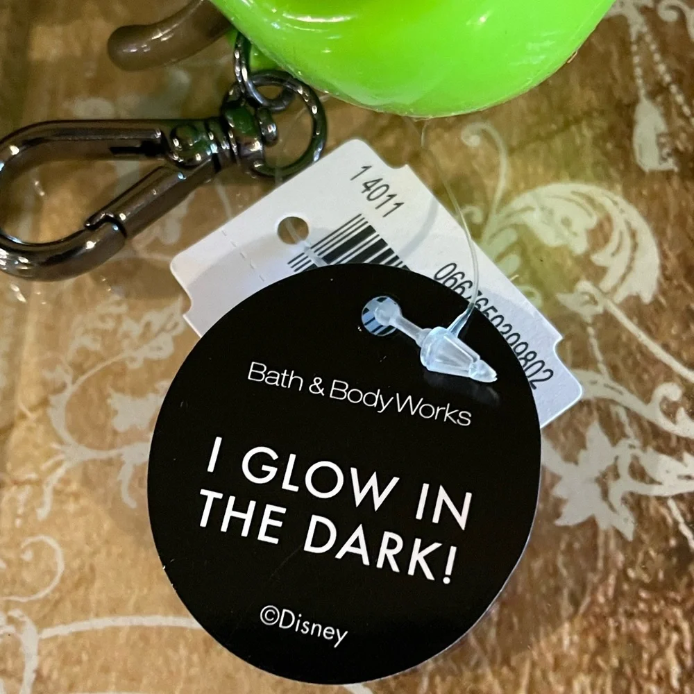 BATH & BODY WORKS Evil Queen Glow-In-The-Dark PocketBac Holder & Hand Sanitizer